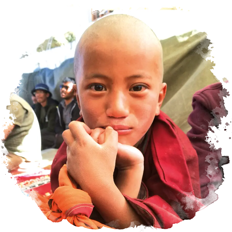 Enfant moine du monastère de ladakh